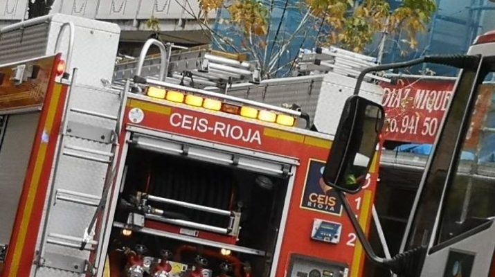 Fuego en un conocido restaurante de Ezcaray tras incendiarse su asador exterior. Intervención urgente por humo