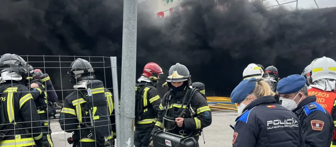 Fin de semana crítico por incendios en Madrid y Fuenlabrada: bazar, vivienda y nave arrasados por las llamas. Panorama general de los incendios
