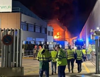 Controlado y extinguido el incendio en Saica Zaragoza