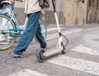 Servicios de emergencia de Bilbao intervienen tras el estallido de un patinete eléctrico. Un incidente que obliga a reflexionar sobre la prevención