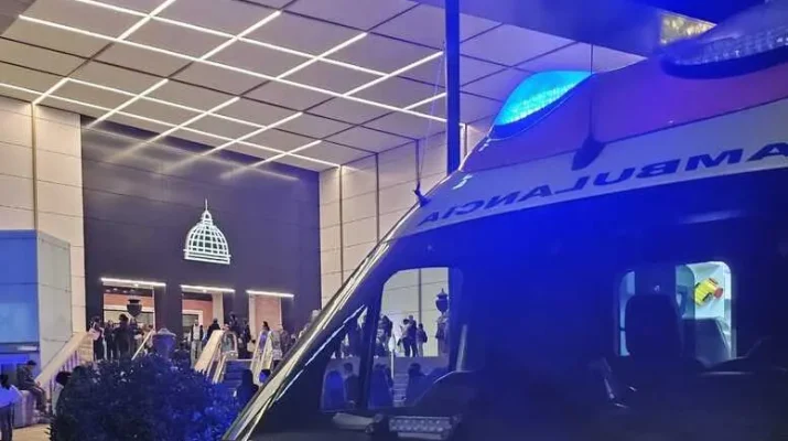 Evacuación total en Plaza Norte 2 tras un conato de incendio en un local en reformas. Desalojo preventivo en Plaza Norte 2 de San Sebastián de los Reyes.