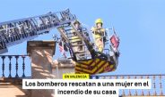 Rescate urgente tras un incendio en una vivienda de Valencia que moviliza a los servicios de emergencia