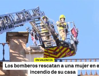 Rescate urgente tras un incendio en una vivienda de Valencia que moviliza a los servicios de emergencia